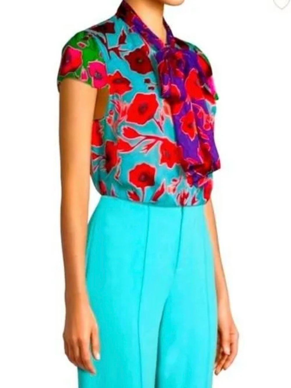 🌺NWT Alice + Olivia Jeannie Silk-Blend Bow Blouse Poppy Garden Bluebird Small🌺 - Picture 8 of 15